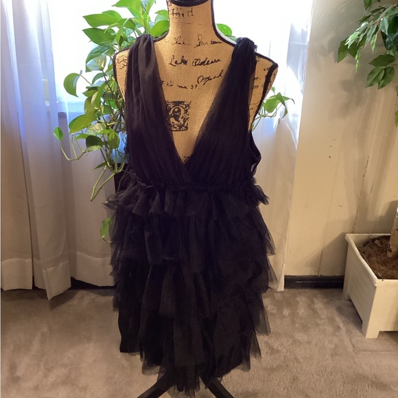 Black Dress - Picture 2 of 5